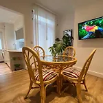 2025 Award Winner Liverpool Cherry House - 4 Bedrooms