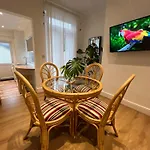 2025 Award Winner Liverpool Cherry House - 4 Bedrooms